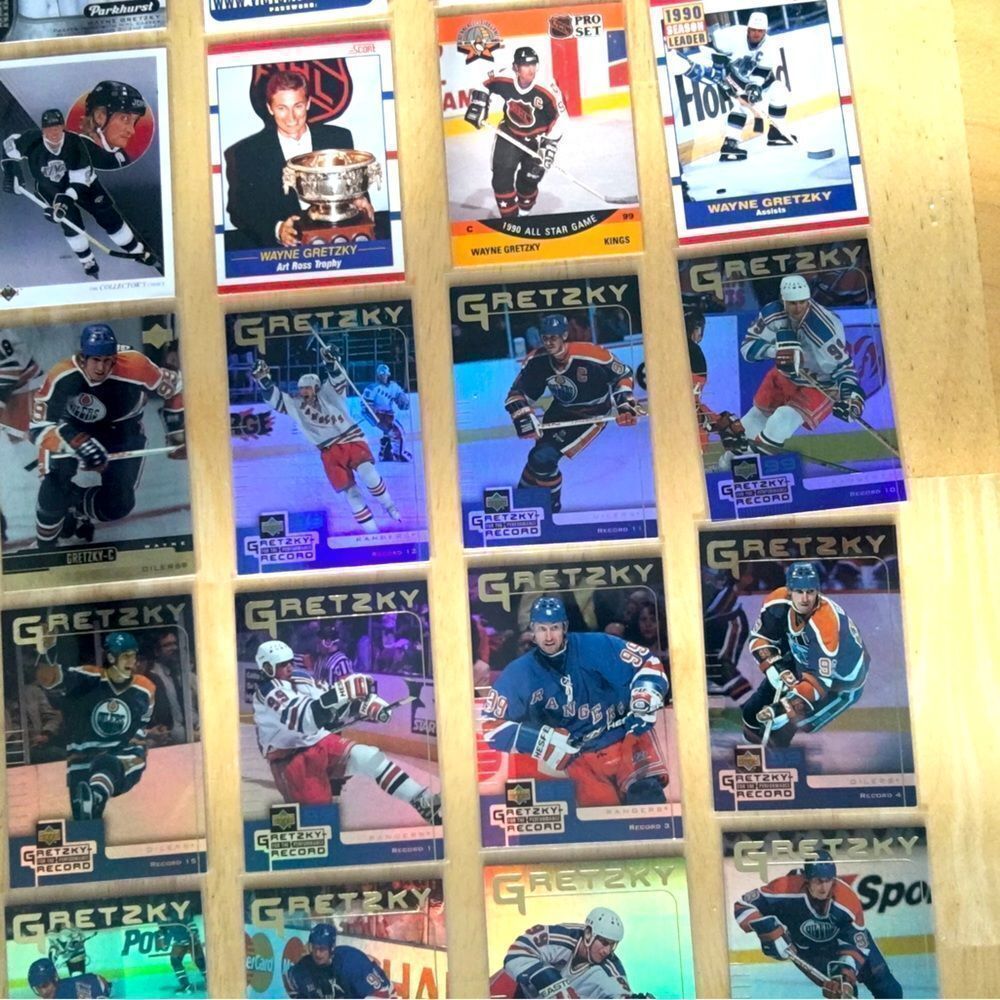 20 Wayne Gretzky Assorted Hockey Cards - Picture 5 of 8